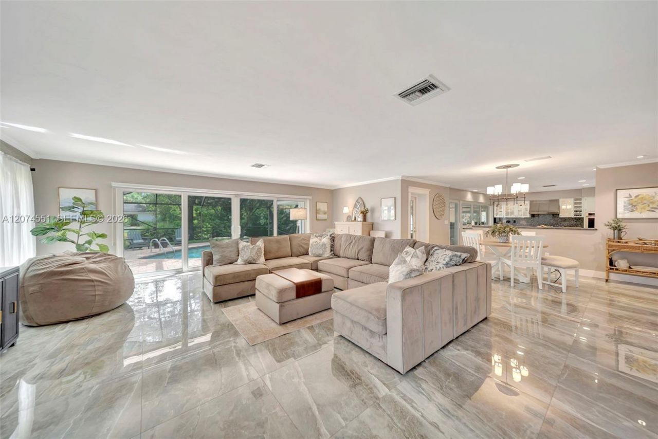 560 W Tropical Way, Plantation, FL 33317 Photo