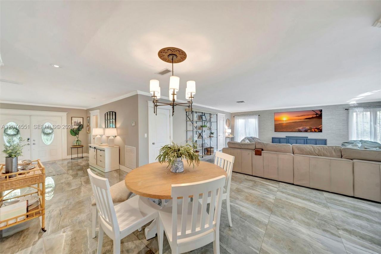 560 W Tropical Way, Plantation, FL 33317 Photo