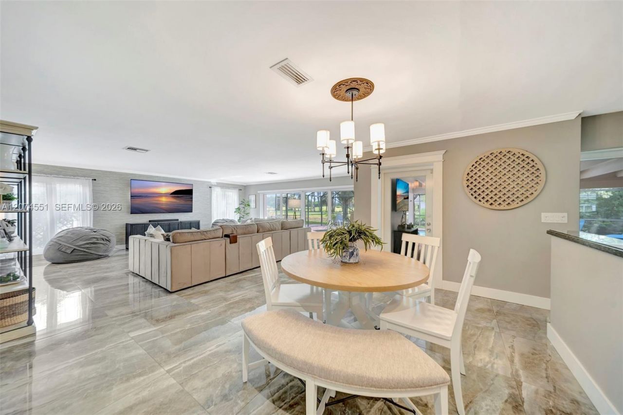 560 W Tropical Way, Plantation, FL 33317 Photo