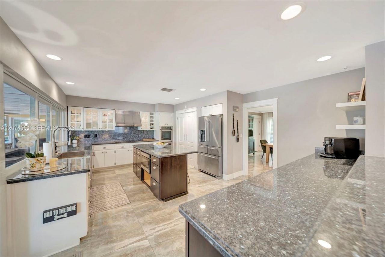 560 W Tropical Way, Plantation, FL 33317 Photo