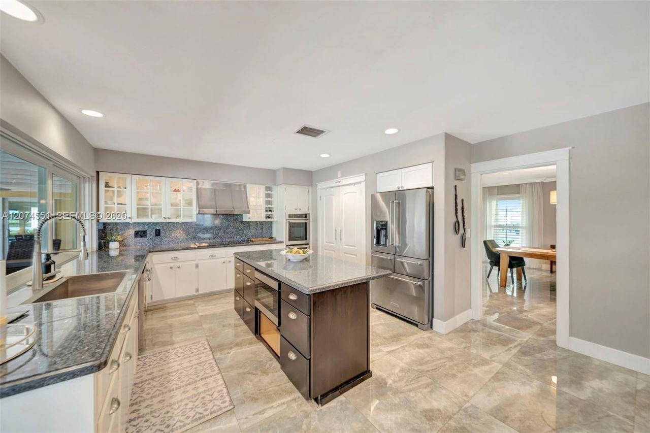 560 W Tropical Way, Plantation, FL 33317 Photo