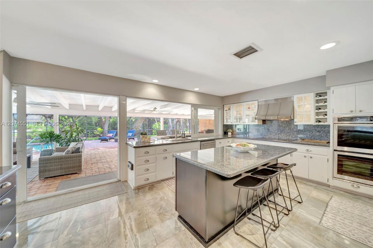 560 W Tropical Way, Plantation, FL 33317 Photo