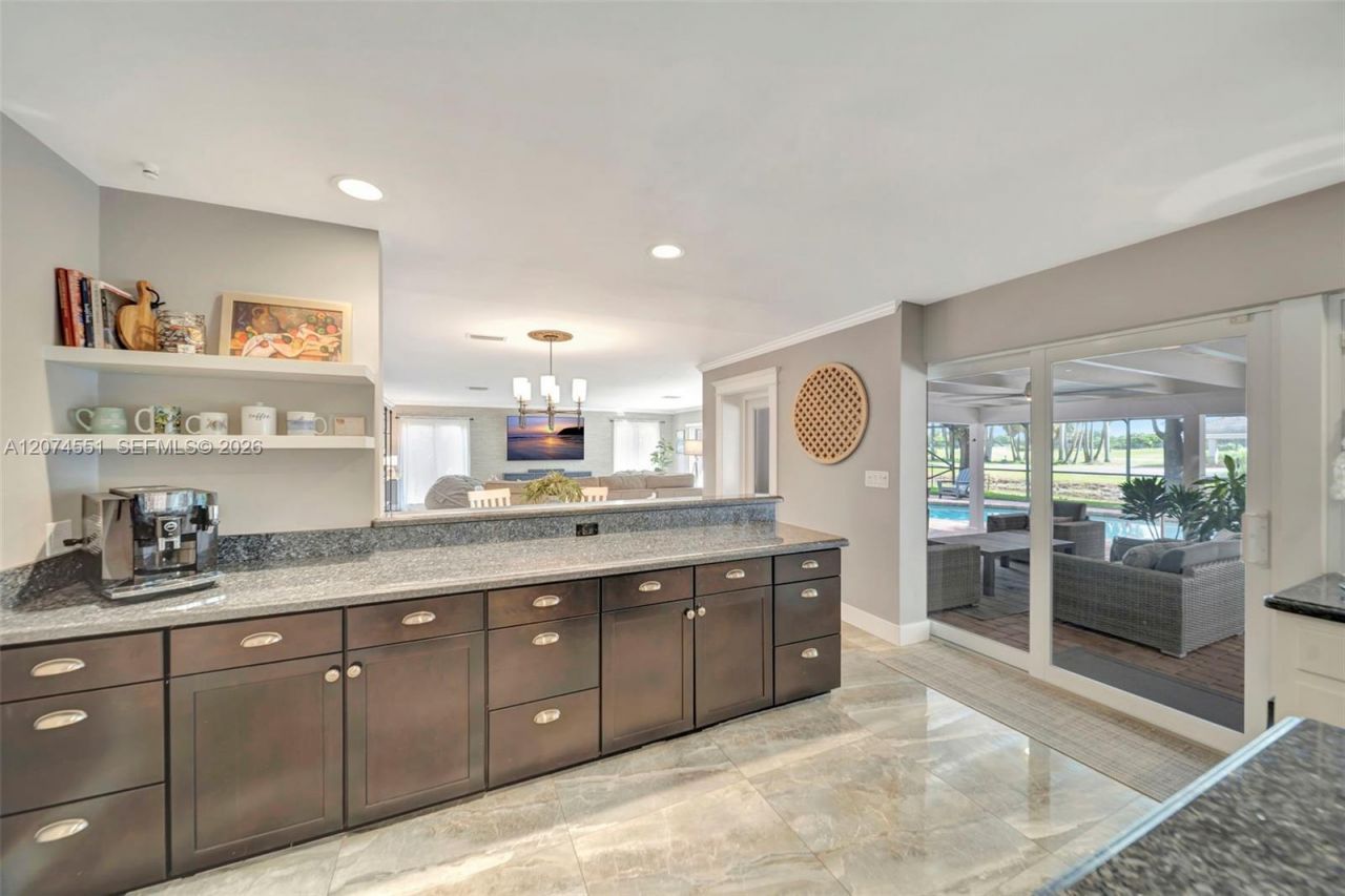 560 W Tropical Way, Plantation, FL 33317 Photo