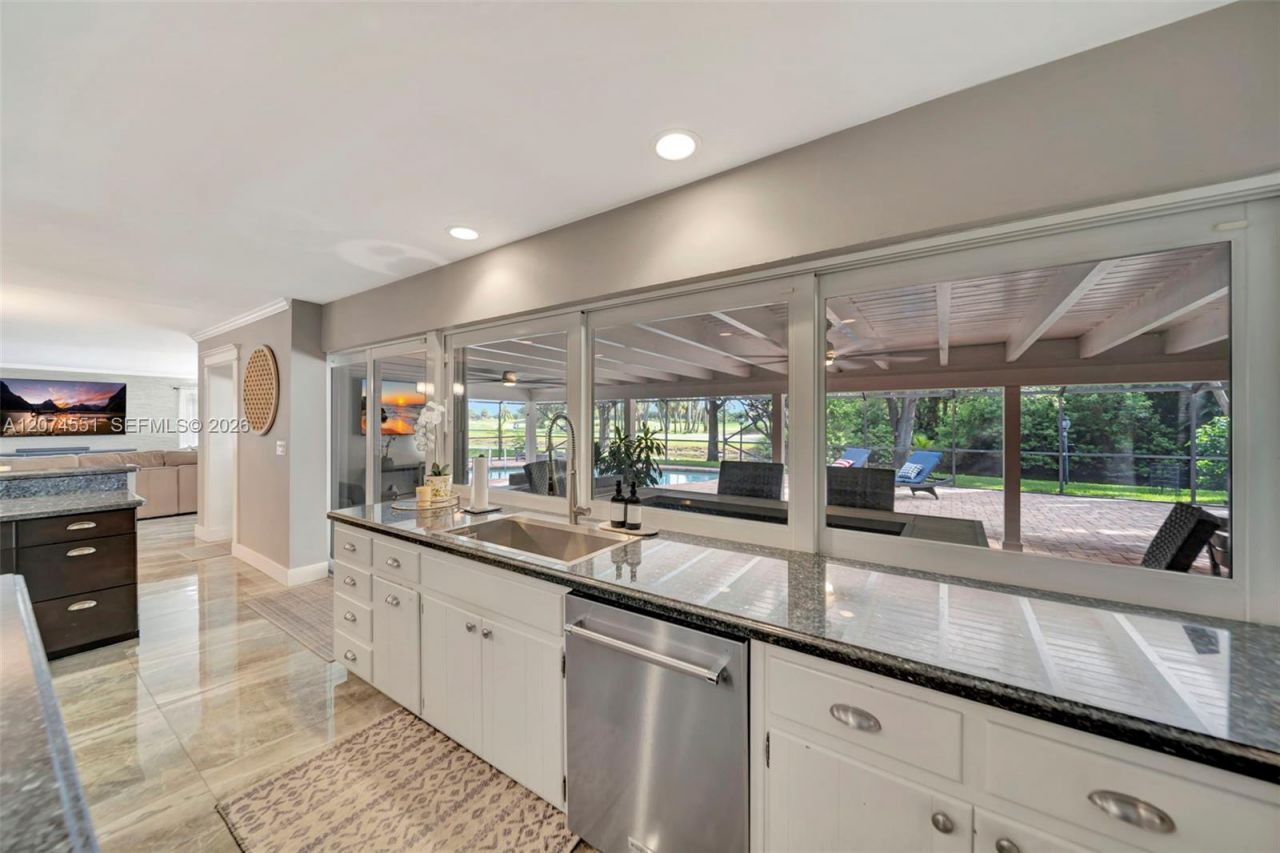560 W Tropical Way, Plantation, FL 33317 Photo
