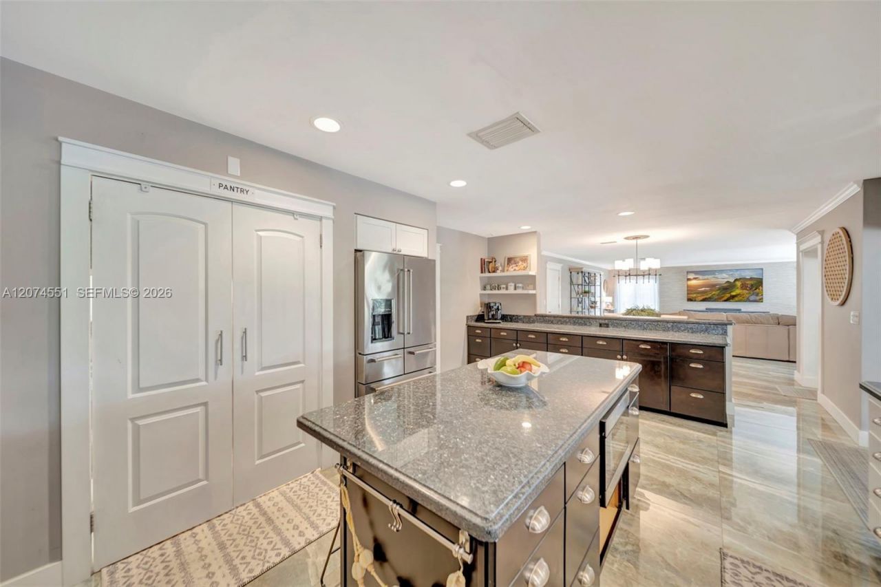 560 W Tropical Way, Plantation, FL 33317 Photo