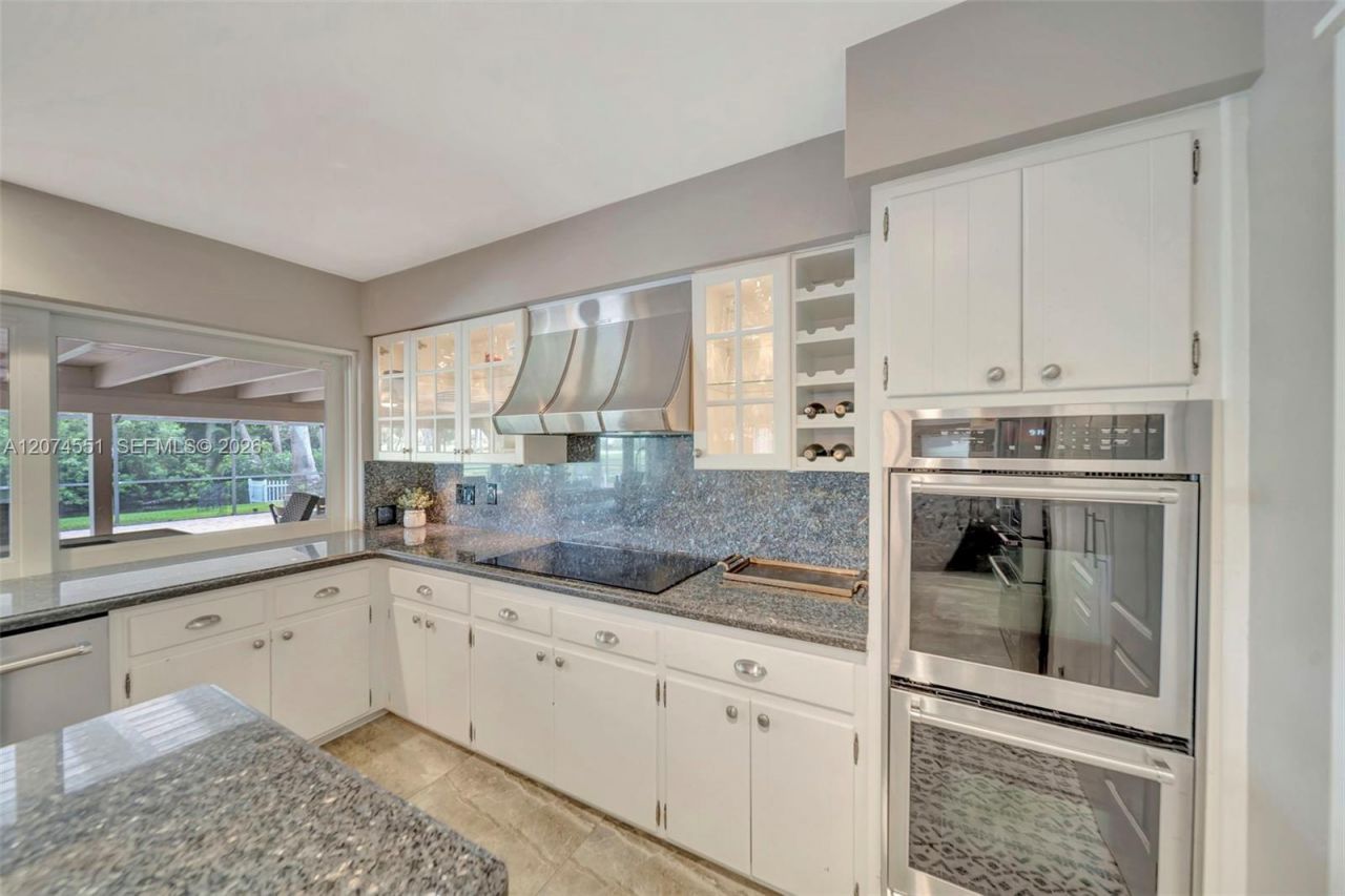 560 W Tropical Way, Plantation, FL 33317 Photo
