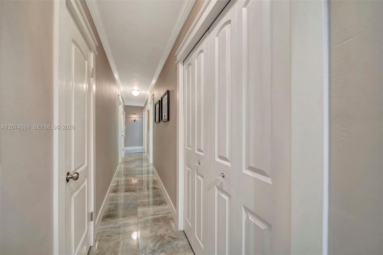560 W Tropical Way, Plantation, FL 33317 Photo