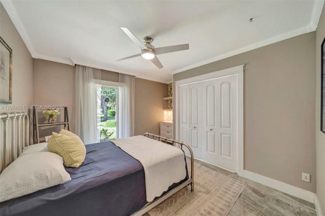 560 W Tropical Way, Plantation, FL 33317 Photo