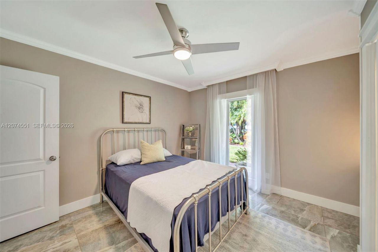 560 W Tropical Way, Plantation, FL 33317 Photo
