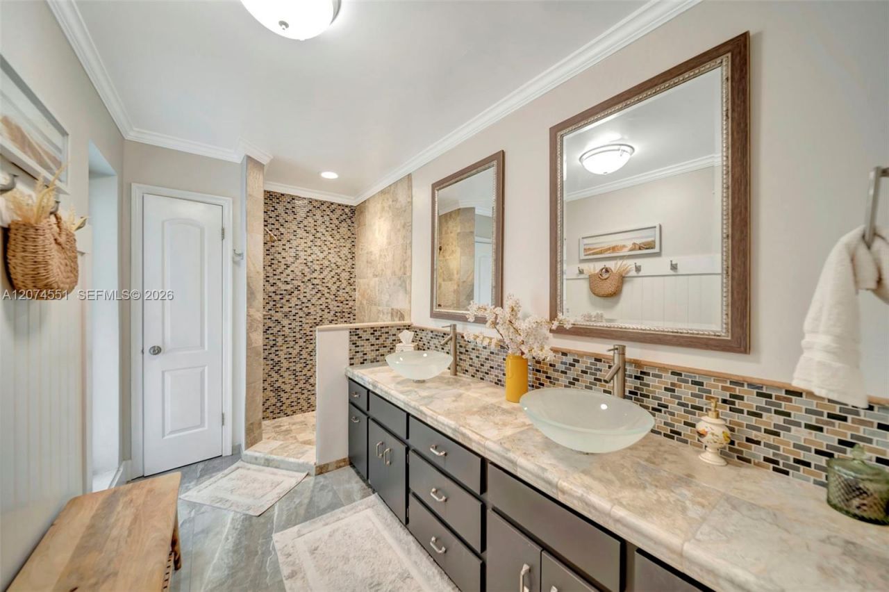 560 W Tropical Way, Plantation, FL 33317 Photo