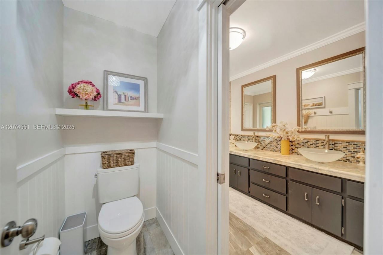 560 W Tropical Way, Plantation, FL 33317 Photo