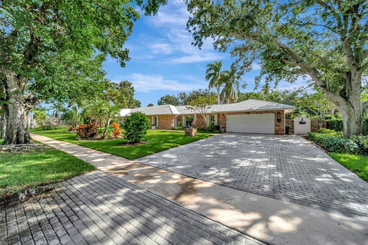 560 W Tropical Way, Plantation, FL 33317 Photo