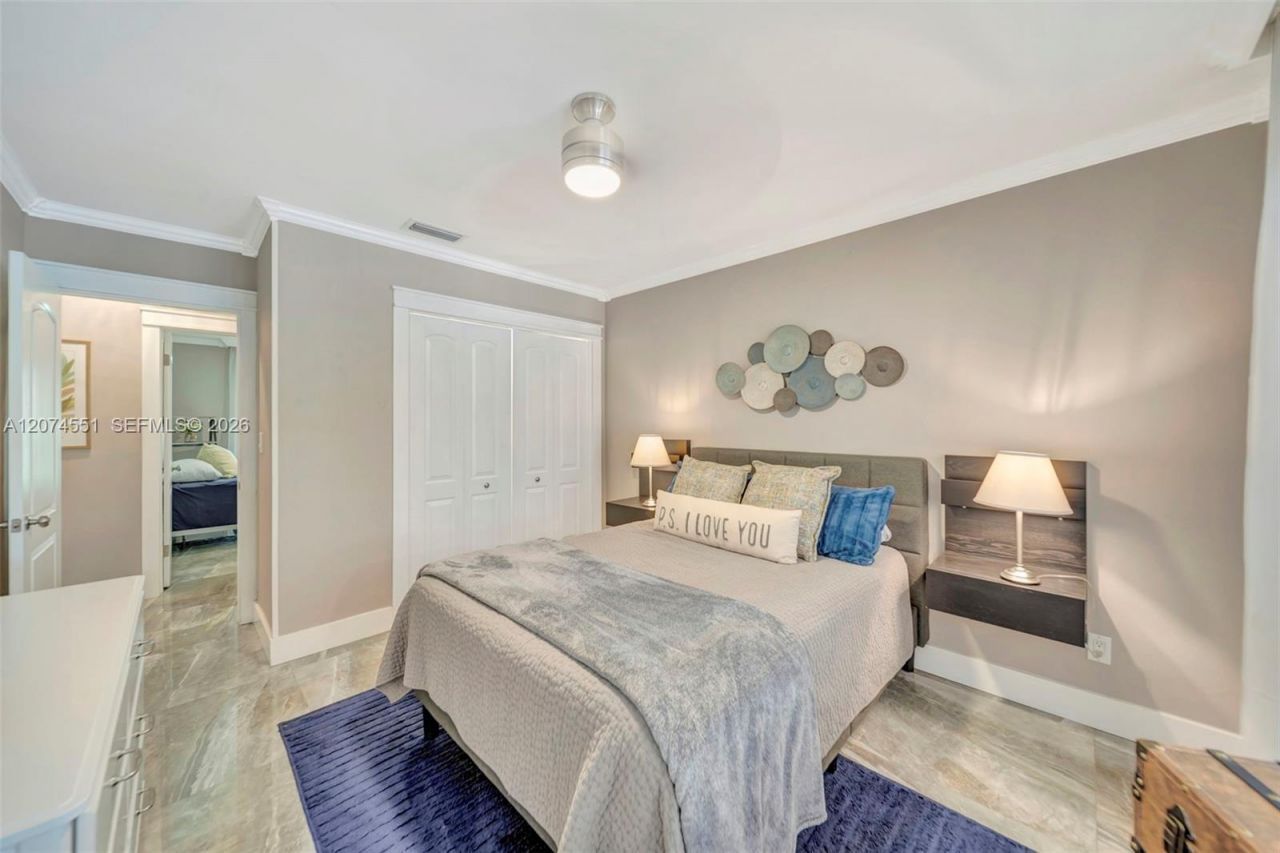 560 W Tropical Way, Plantation, FL 33317 Photo