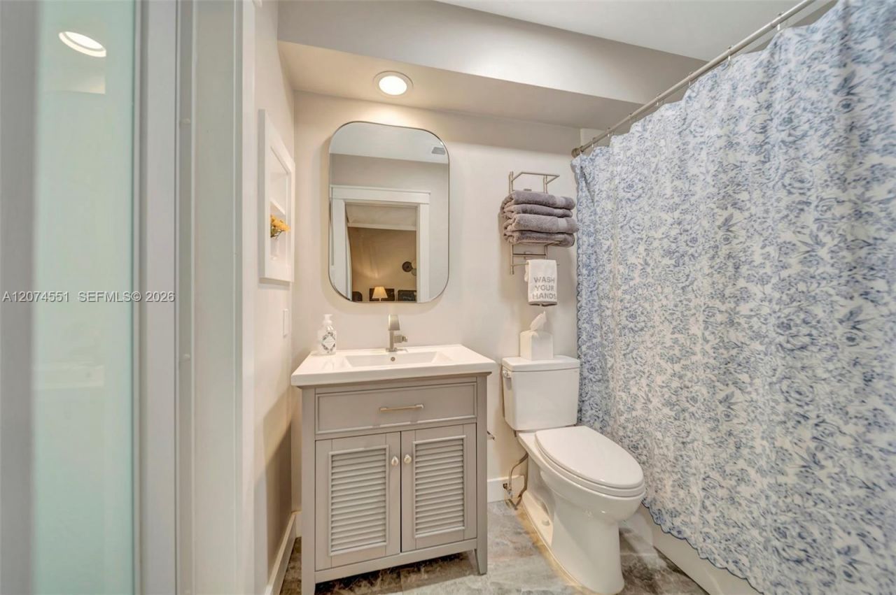 560 W Tropical Way, Plantation, FL 33317 Photo
