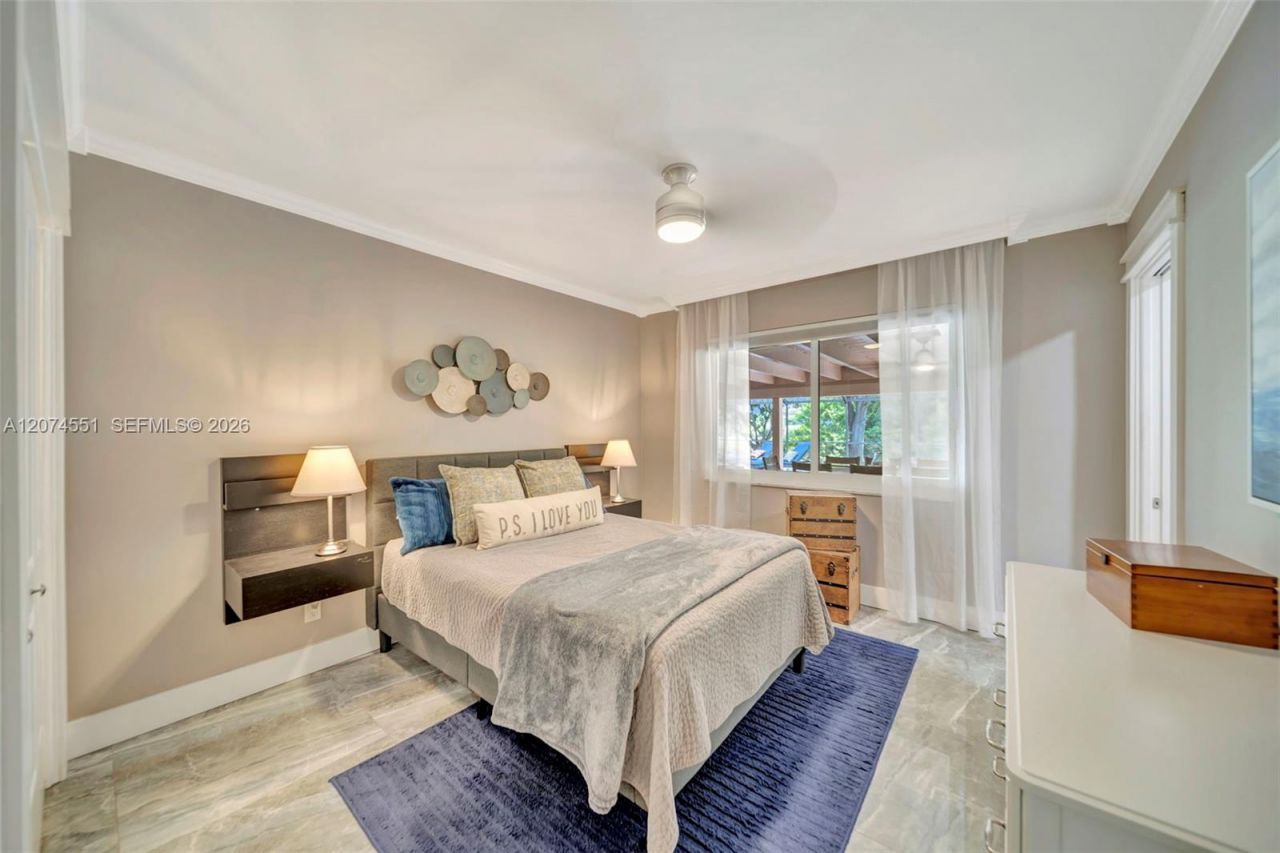560 W Tropical Way, Plantation, FL 33317 Photo