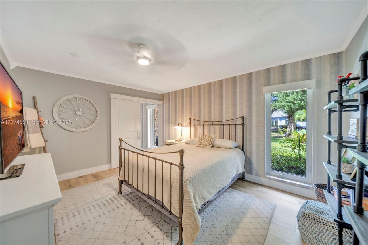 560 W Tropical Way, Plantation, FL 33317 Photo