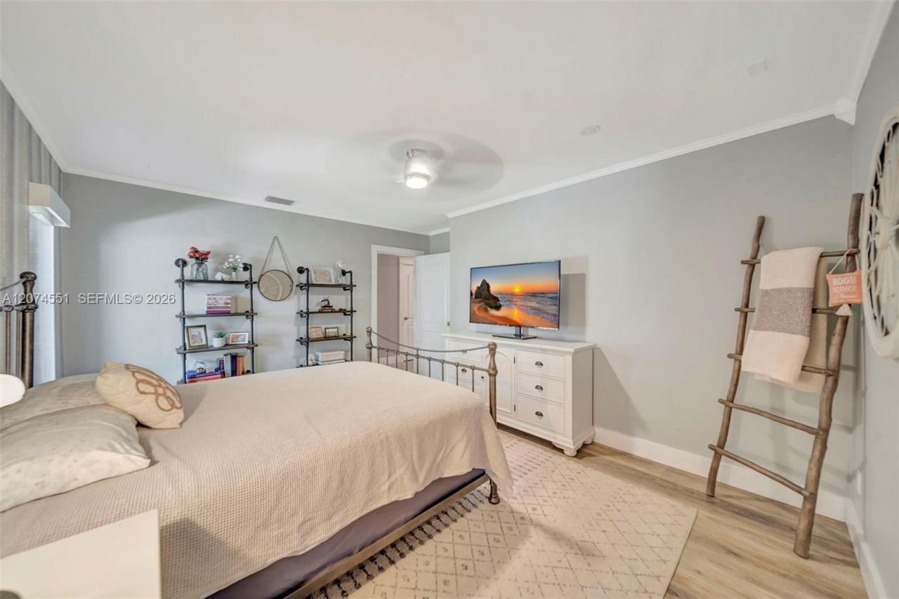 560 W Tropical Way, Plantation, FL 33317 Photo