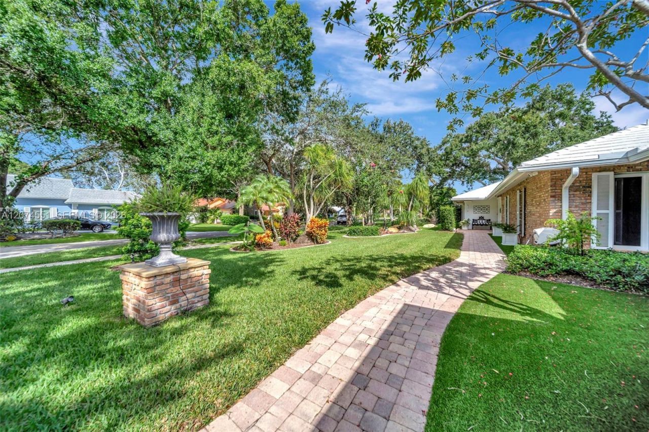 560 W Tropical Way, Plantation, FL 33317 Photo