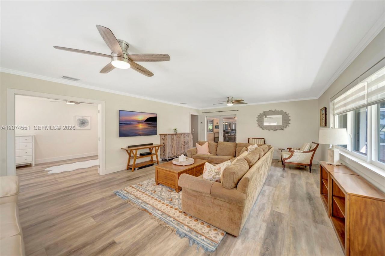 560 W Tropical Way, Plantation, FL 33317 Photo