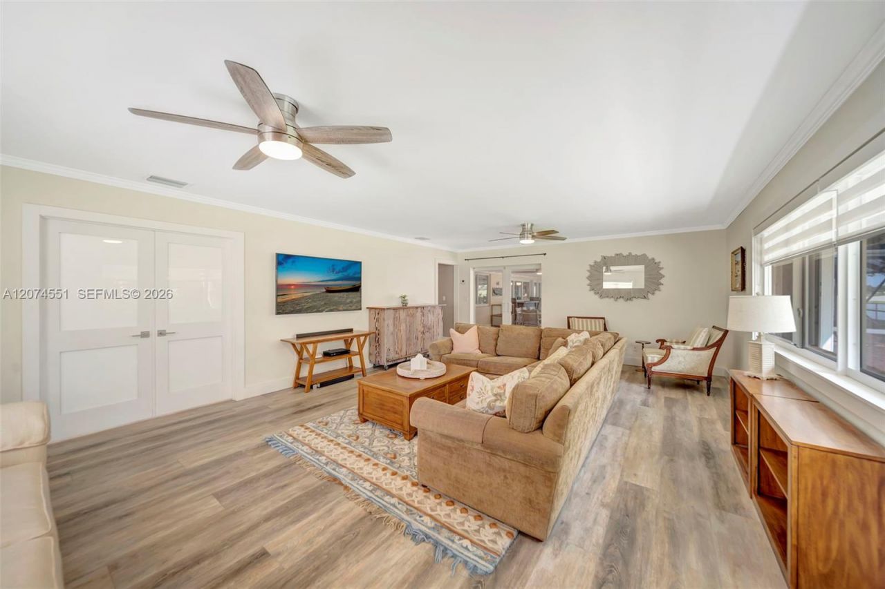 560 W Tropical Way, Plantation, FL 33317 Photo