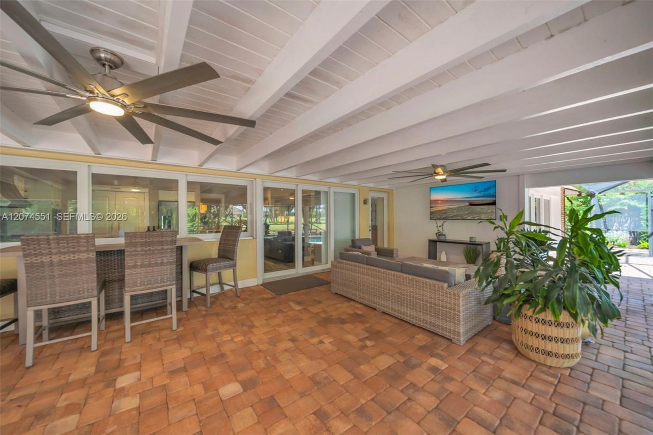 560 W Tropical Way, Plantation, FL 33317 Photo