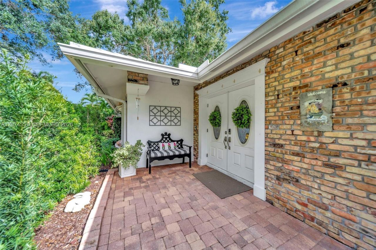 560 W Tropical Way, Plantation, FL 33317 Photo