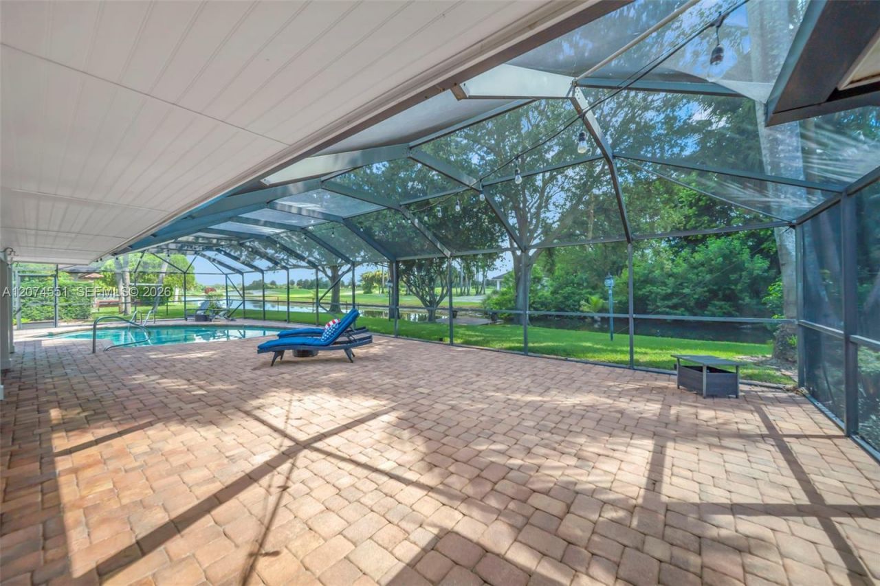 560 W Tropical Way, Plantation, FL 33317 Photo