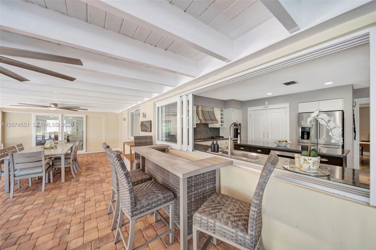 560 W Tropical Way, Plantation, FL 33317 Photo