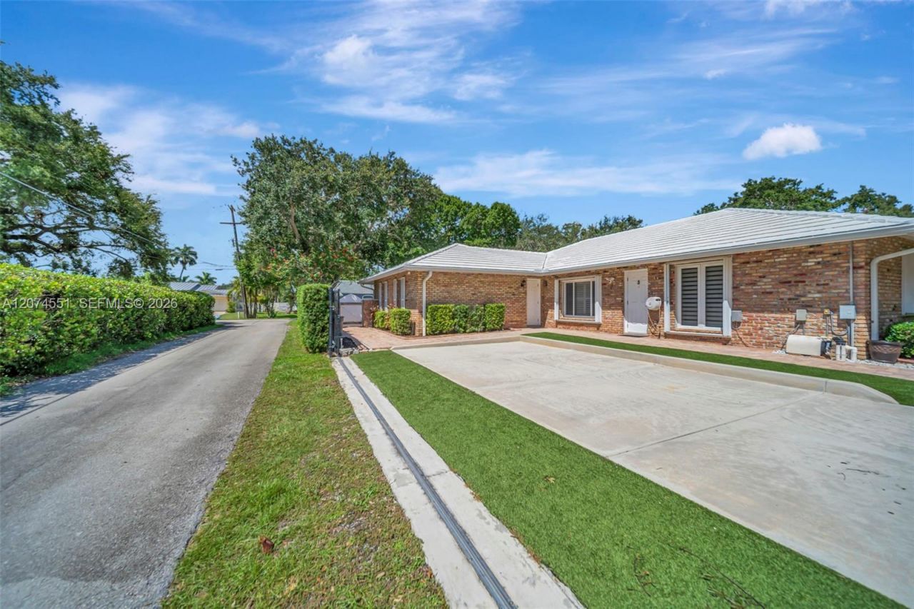560 W Tropical Way, Plantation, FL 33317 Photo