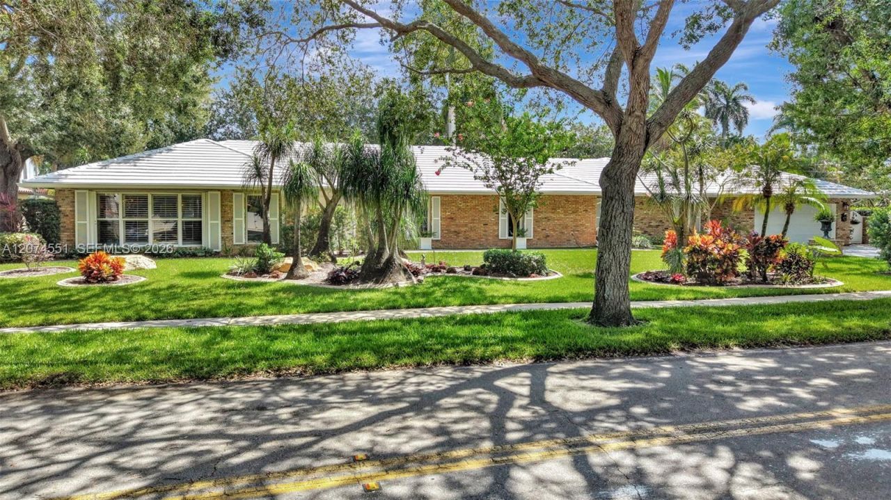 560 W Tropical Way, Plantation, FL 33317 Photo