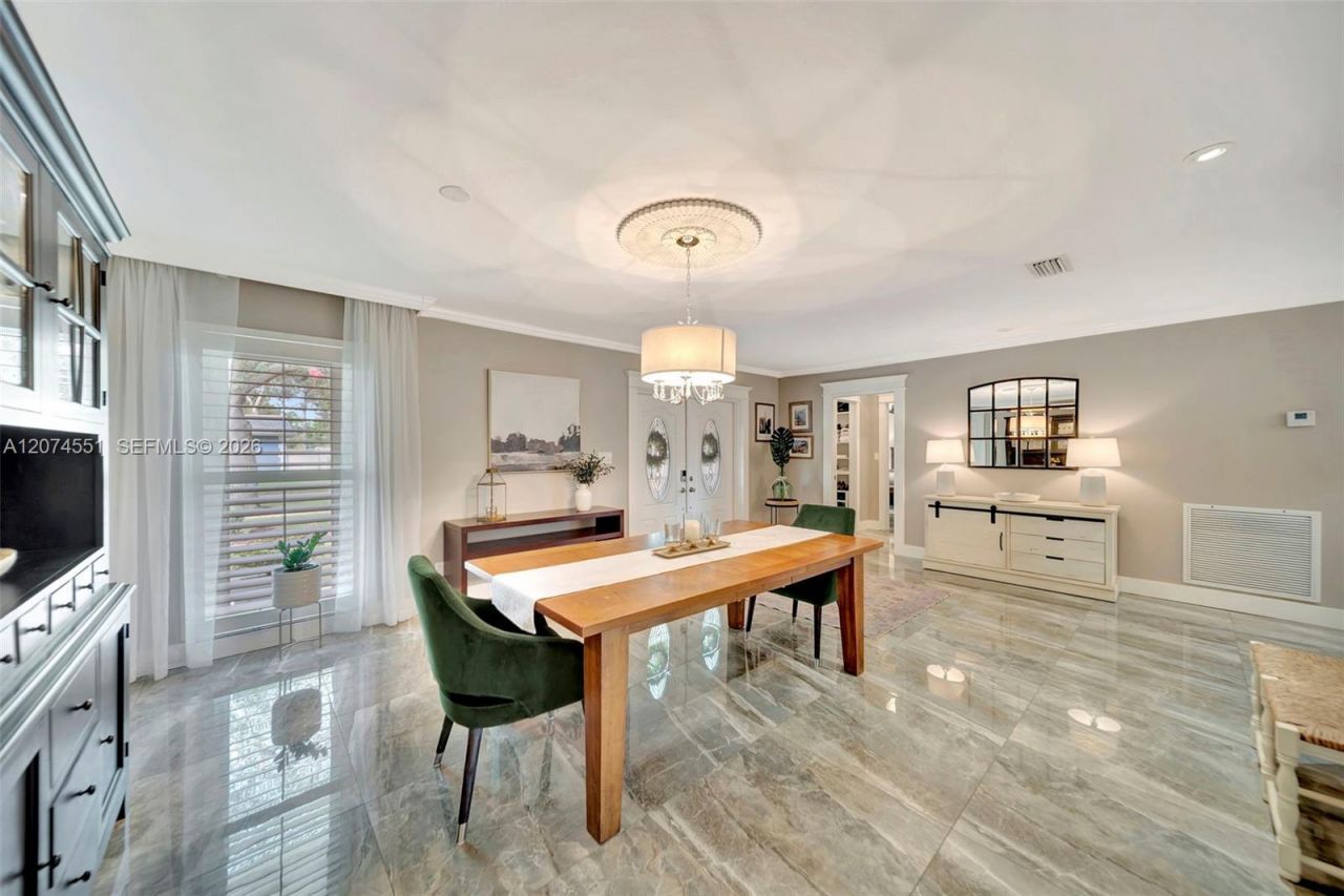 560 W Tropical Way, Plantation, FL 33317 Photo