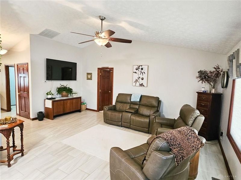 117 Burgundy Drive, Union, OH 45322 Photo 23