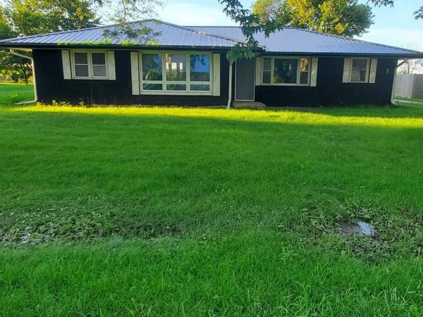 204 3rd Street , Dewey, IL 61840