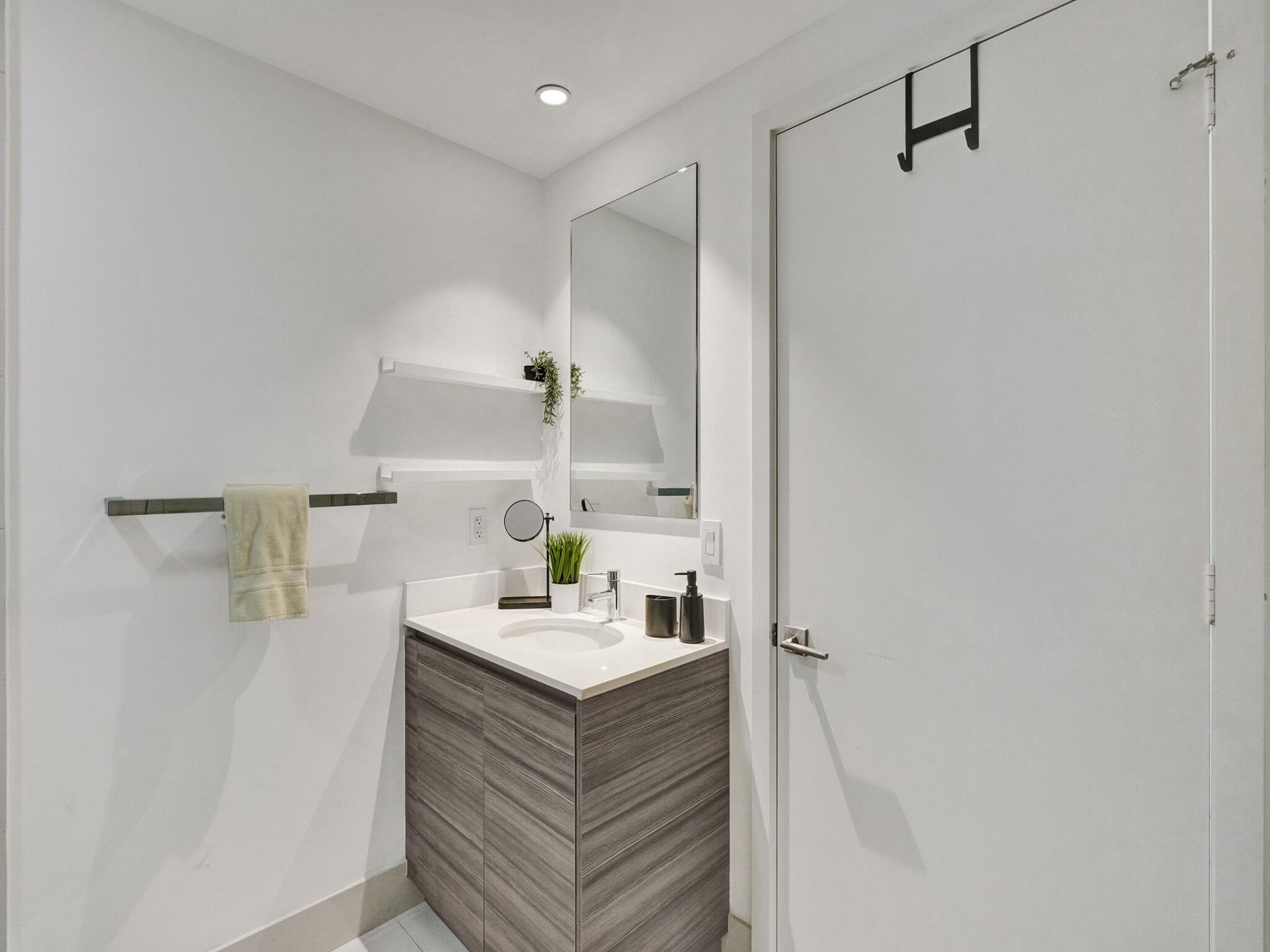 121 NE 34th Street, Unit 1210, Miami, FL 33137 Photo