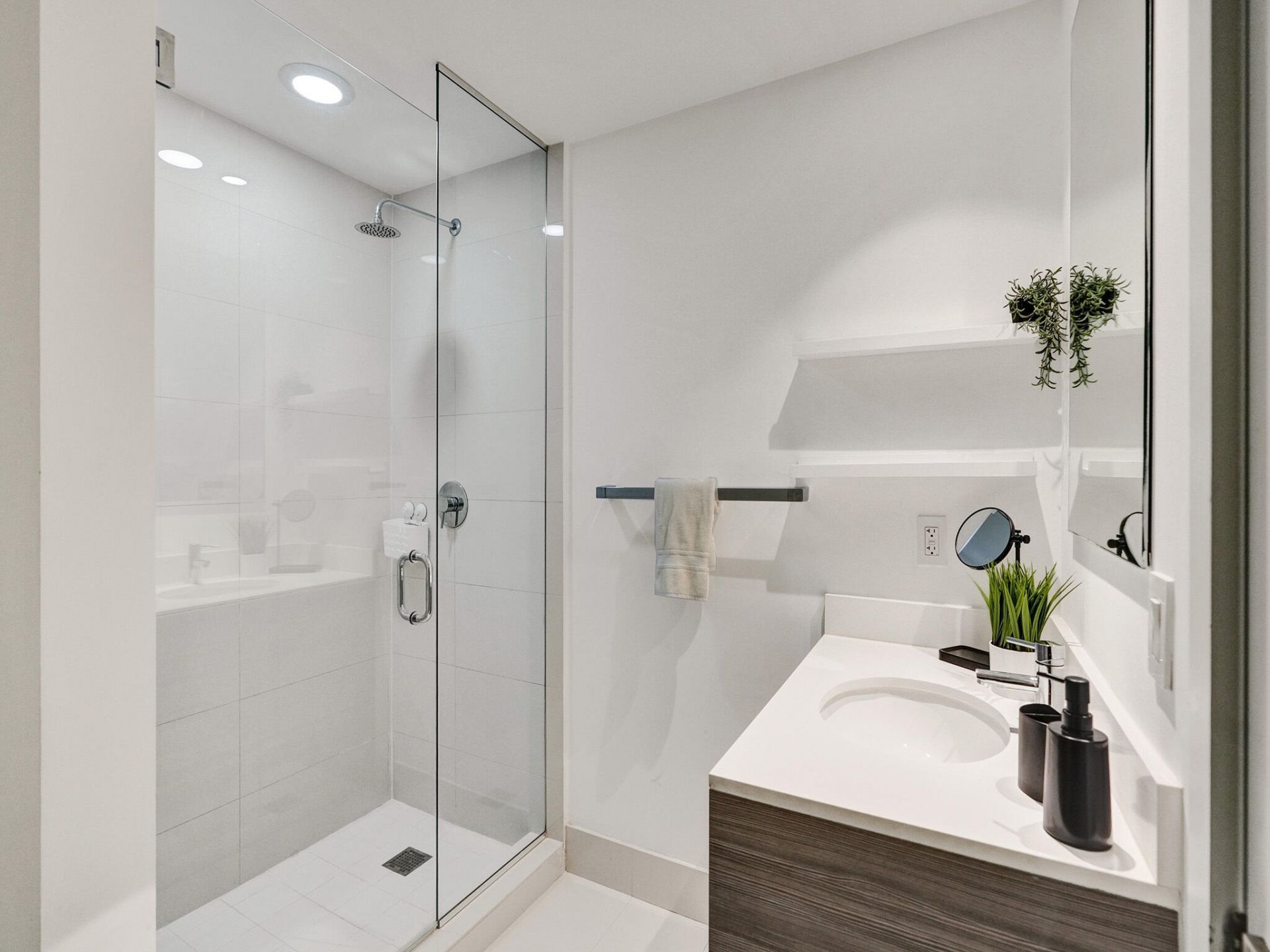 121 NE 34th Street, Unit 1210, Miami, FL 33137 Photo