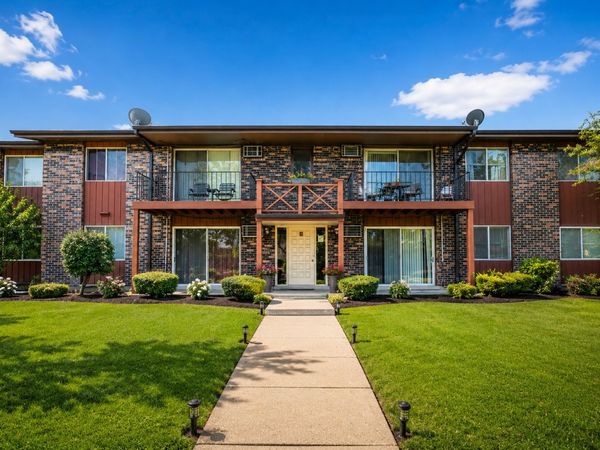 247 N Neltnor Boulevard, Unit D1C, West Chicago, IL 60185