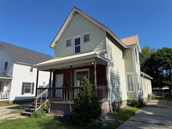909 Pine Street, Port Huron, Mi 48060
