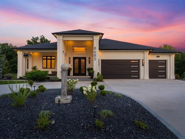 8685 NE Shoal Creek Valley Drive, Kansas City, MO 64157