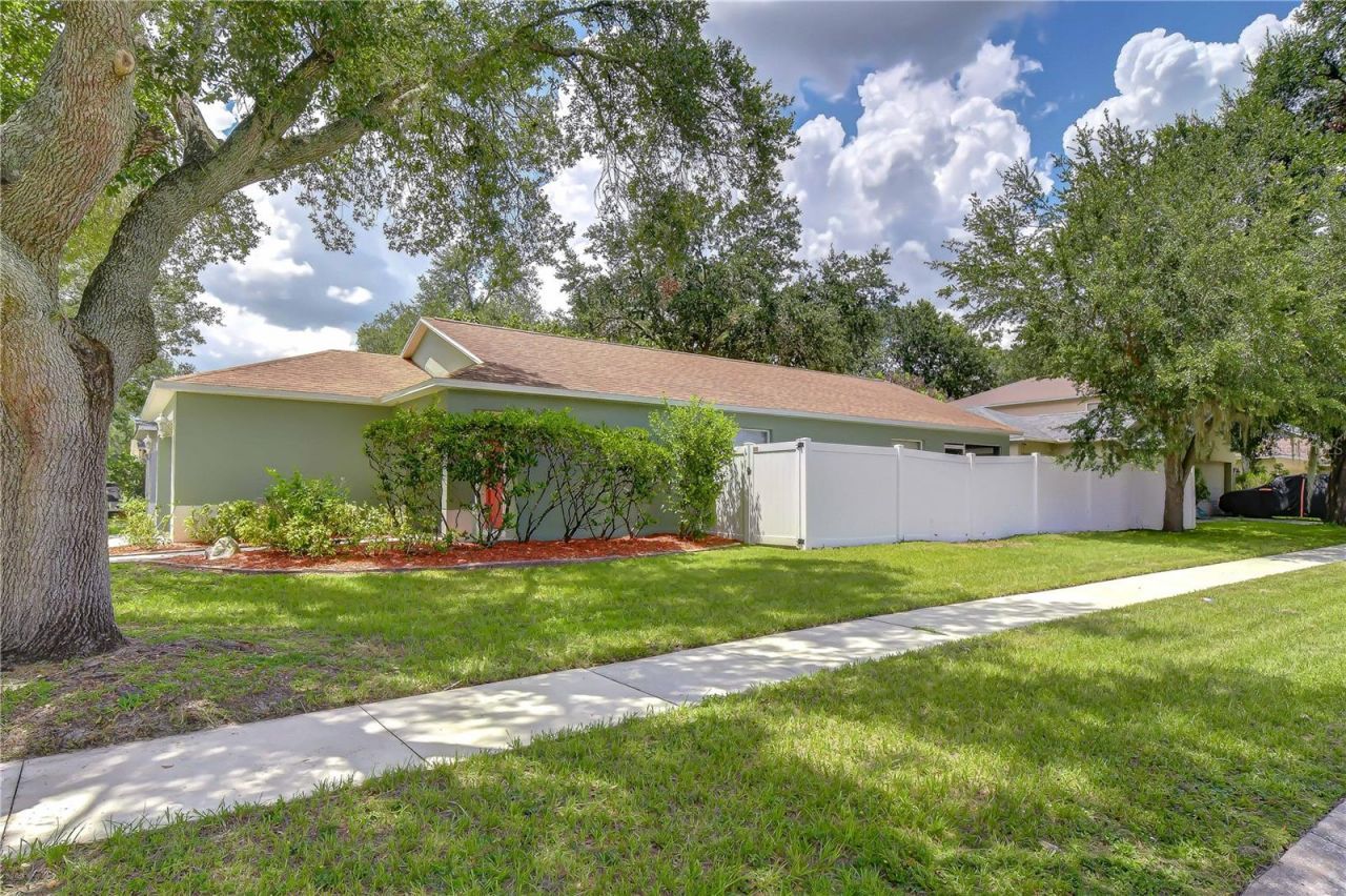 8736 Morrison Oaks Court , Temple Terrace, FL 33637 Photo