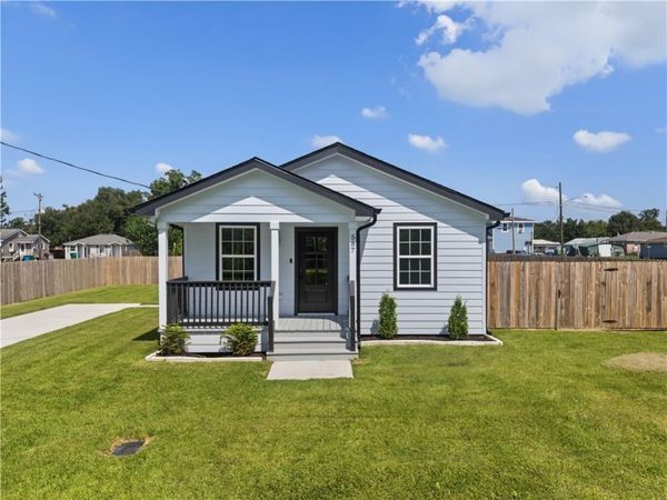 587 W EASY Street , Destrehan, LA 70047