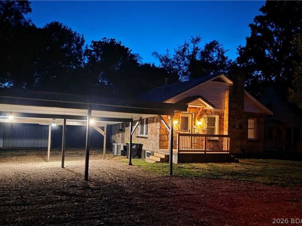 203 S Hunter St, Versailles, MO 65084