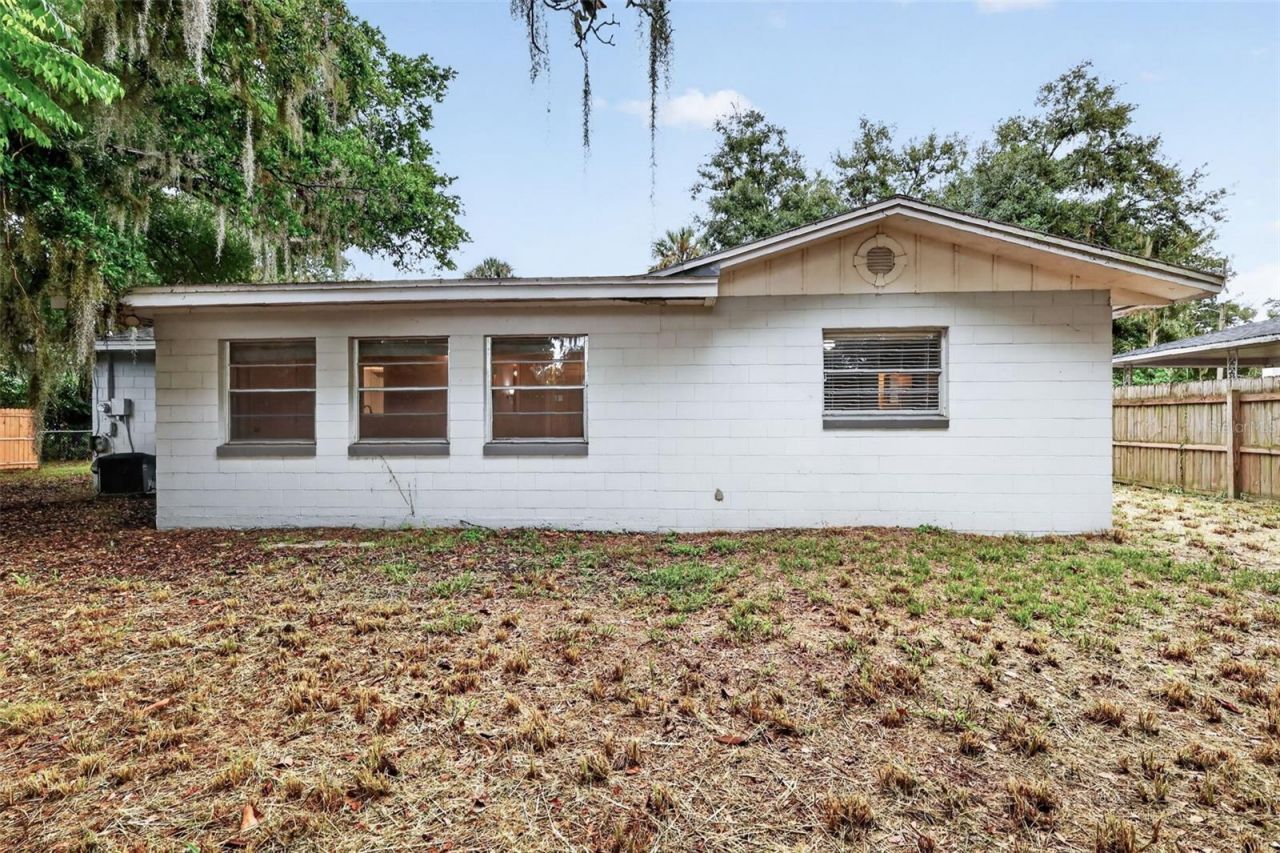 1305 Orange Avenue, Tavares, FL 32778 Photo
