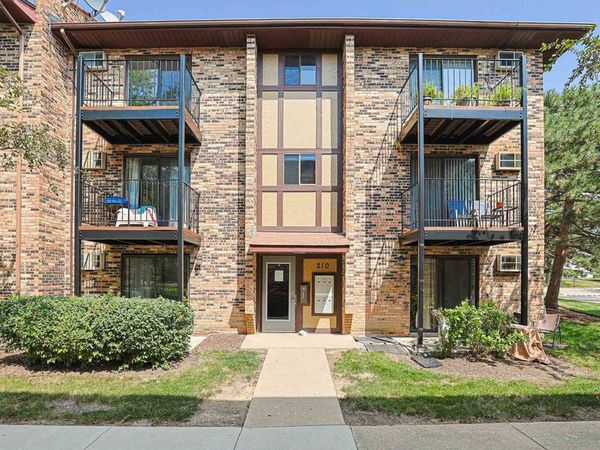 210 KLEIN CREEK Court , Unit 5E, Carol Stream, IL 60188