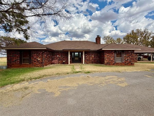10066 N 2263 Road, Clinton, OK 73601
