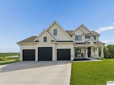 19050 Augusta Circle, Omaha, NE 68136