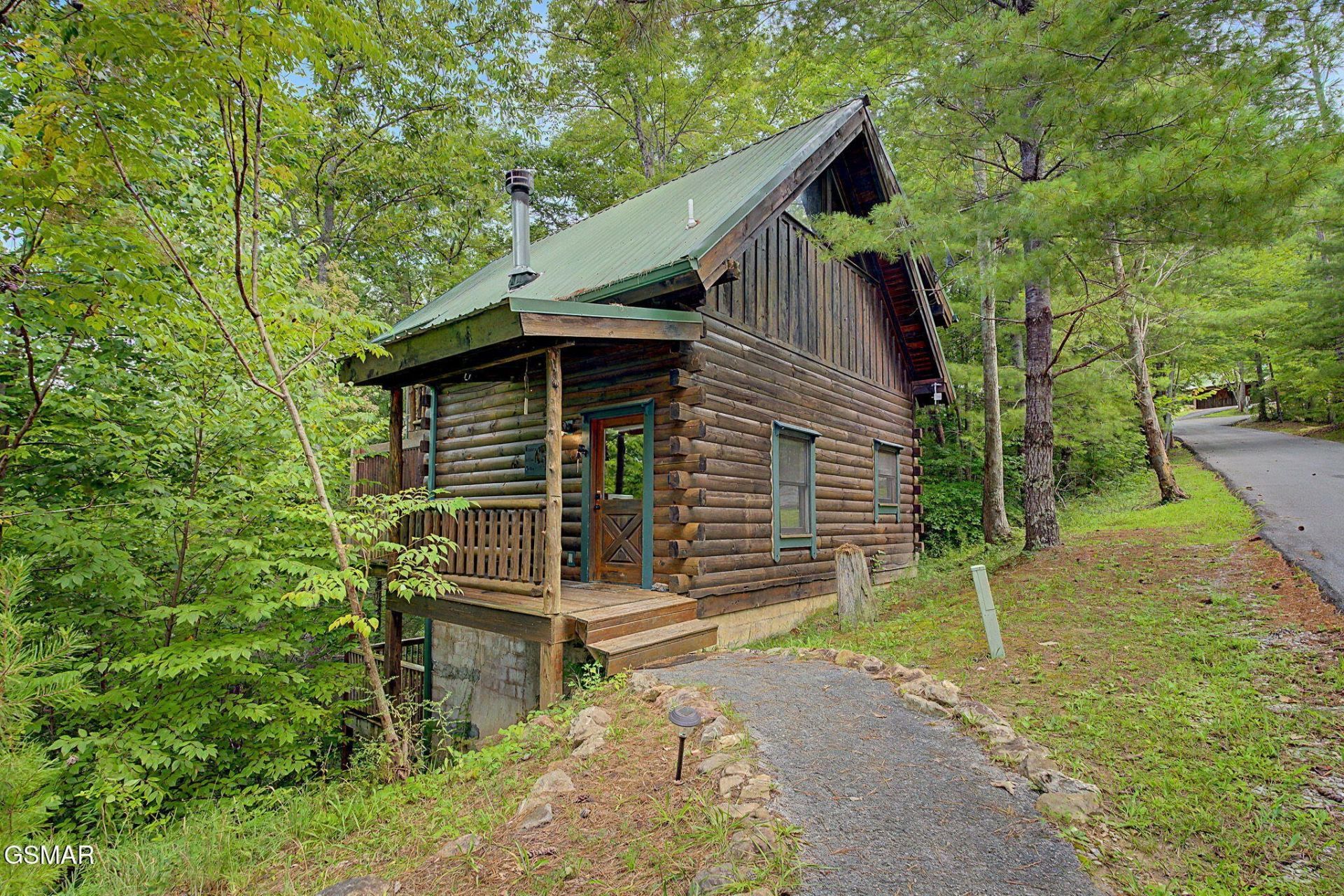 3039 Brothers Way, Sevierville, TN 37862 Main Photo