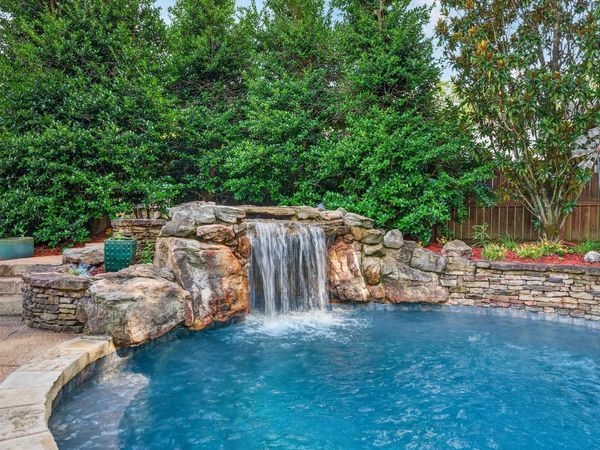 345 W POPLAR AVE, Collierville, TN 38017