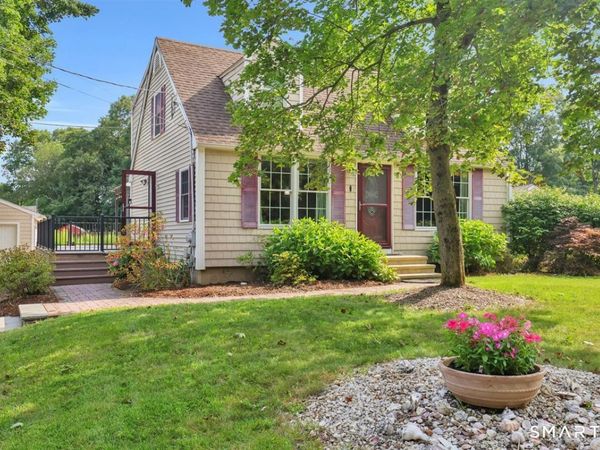 5 Chimney Hill, Wallingford, CT 06492