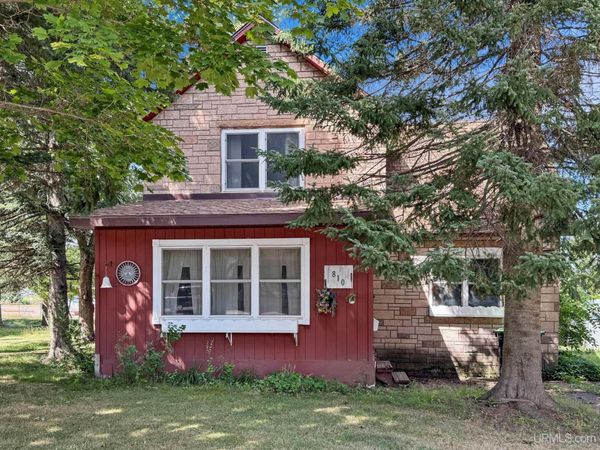 810 W Genesee Street, Iron River, MI 49935