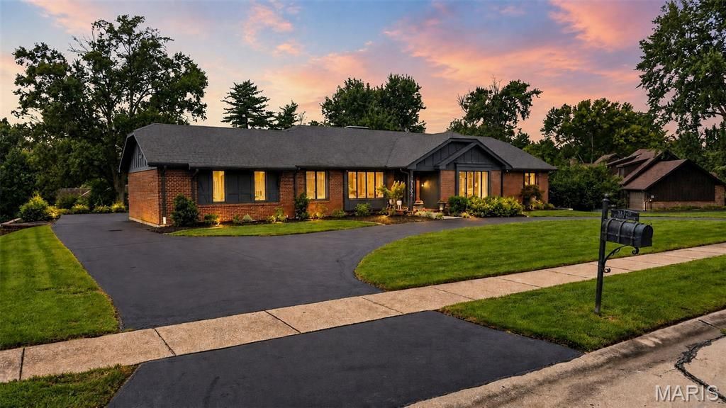 12562 Falling Leaves Court, Creve Coeur, MO 63141 Main Photo